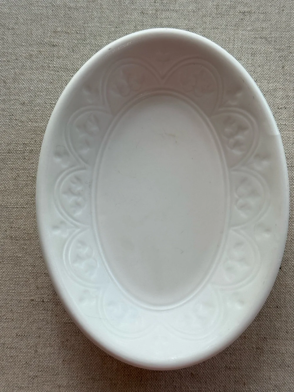 White Oval Soap Dish Embossed Floral Scallop Bathroom Decor